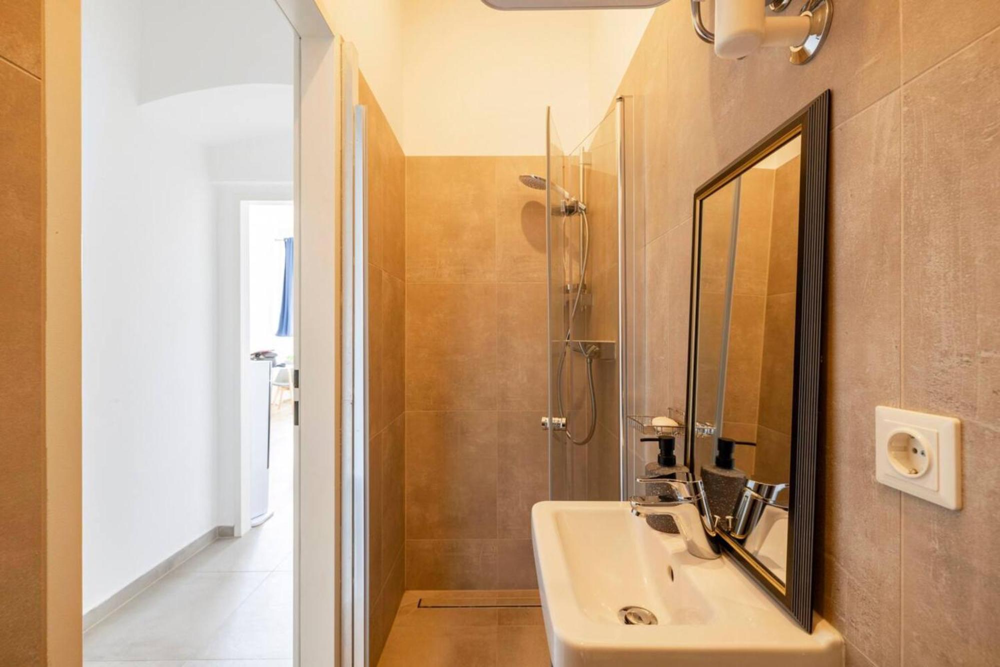 Apartment Near Schoenbrunn & Metro Wien Eksteriør bilde